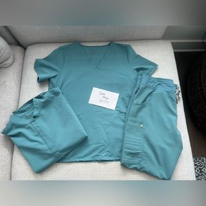 Figs hydrogreen scrub set